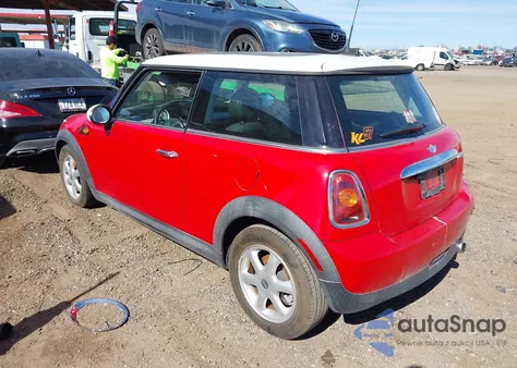 2010 Mini Cooper z USA, uszkodzony, nr VIN WMWMF3C56AT222133